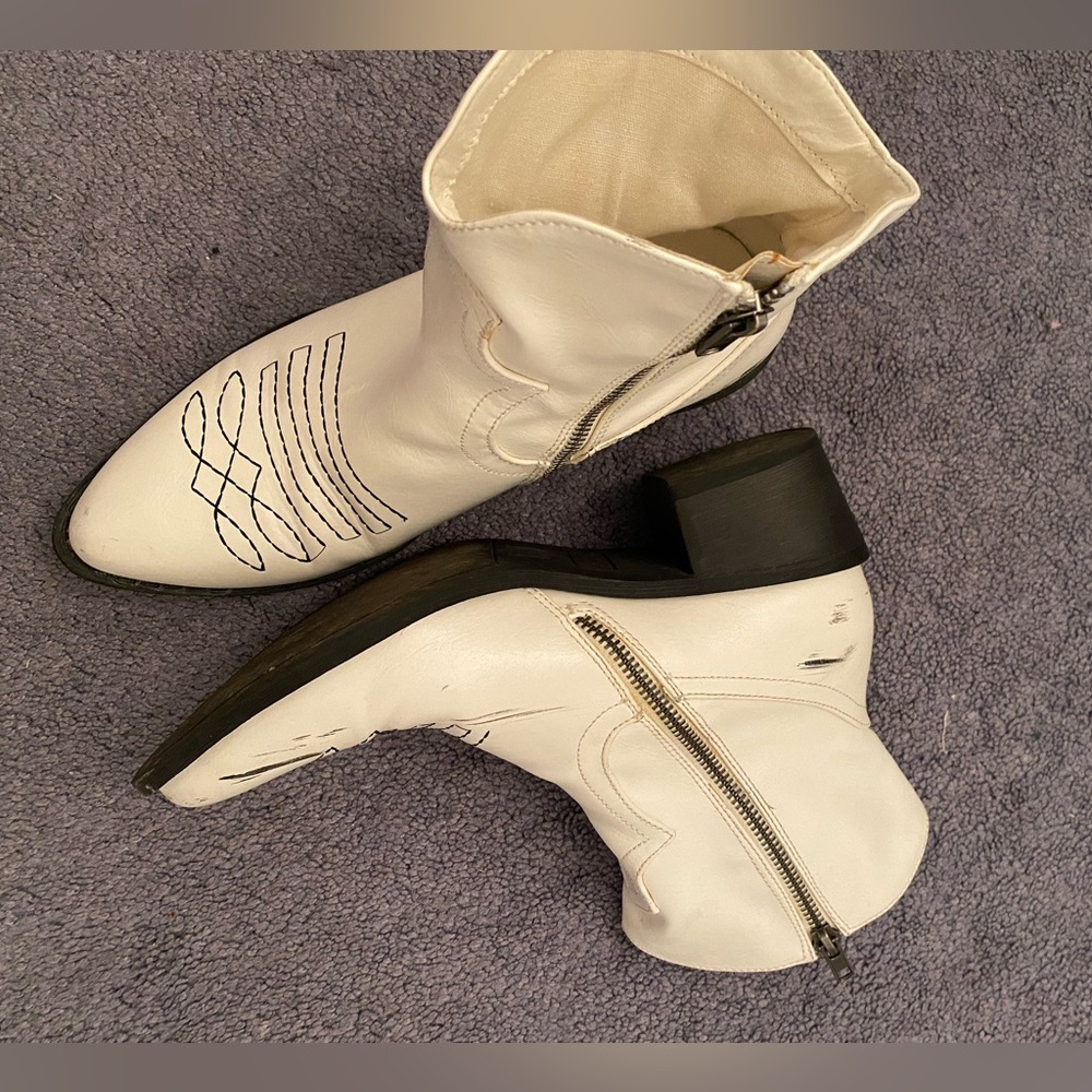 White cowboy boots size 6.5